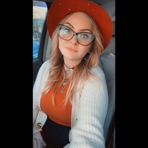 Meet your Posher, Alicia